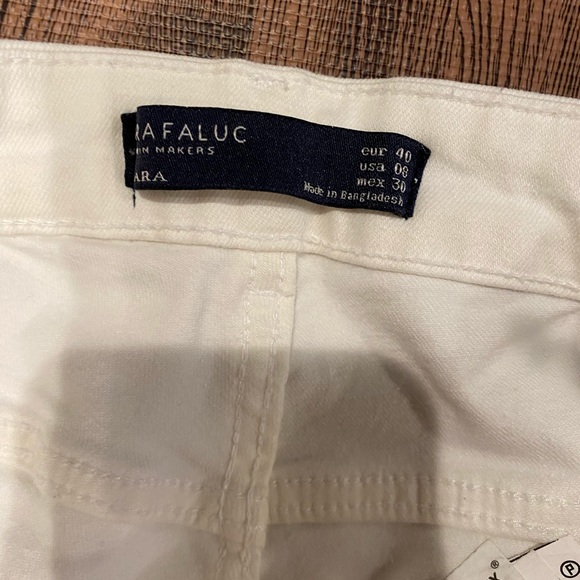 Zara Basic white denim ripped jeans. SZ 30 - Picture 3 of 9
